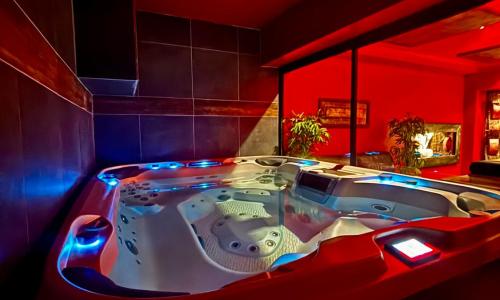 Love Room Evasion Duo - photo 3